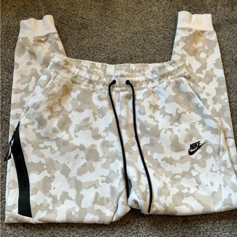 Nike Tech Joggers